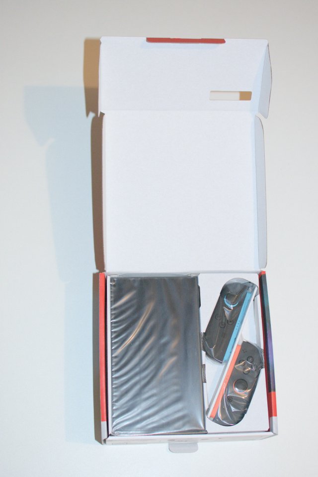 Écran de la Switch 2 et les deux Joy-Con